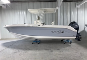 2023 Robalo R200 Alloy Gray/White Boat